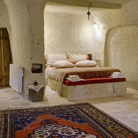 Gibos Cave Hotel *