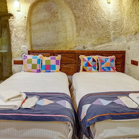 Hotel Gibos Cave *