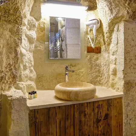 Gibos Cave Hotel *