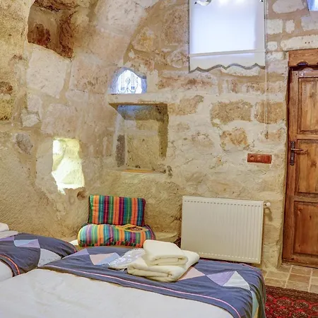 Отель Gibos Cave *