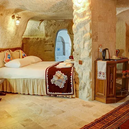 Gibos Cave Hotel *