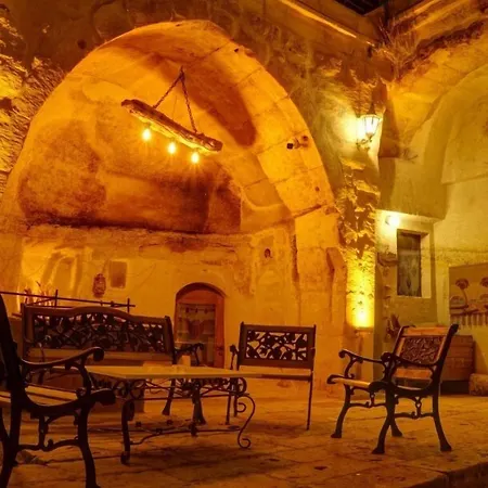 Gibos Cave Hotel *